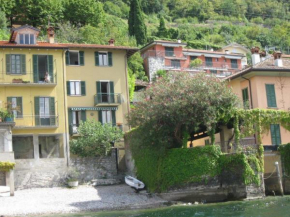 CASA IN RIVA AL LAGO Varenna